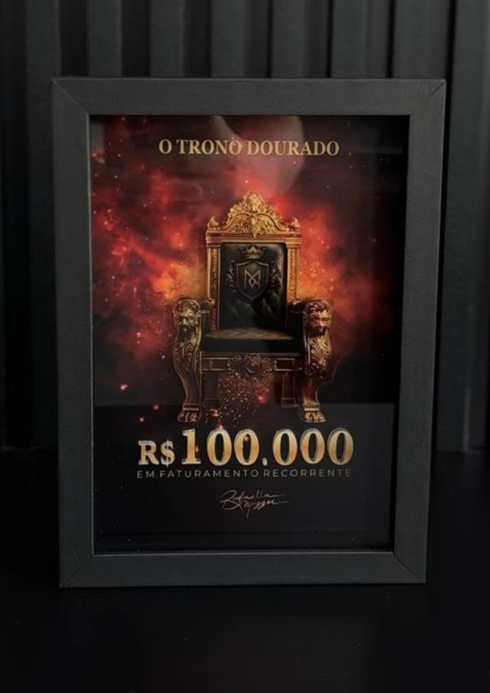 Placa 100k, Trono Dourado